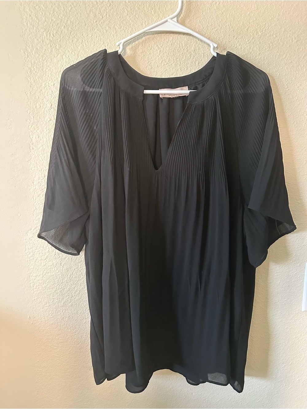 Philosophy Black Pleated V-Neck Women’s Blouse size 1X/ NWOT 1426